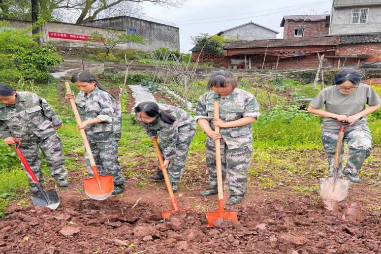 四川成才新教育农耕体验